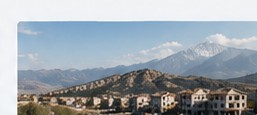 Dağların eteklerinde yerleşim alanı